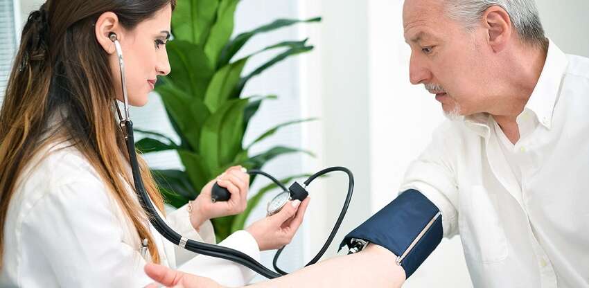 Гіпертонікам варто бути насторожі: названо найбільш небезпечний для тиску час 