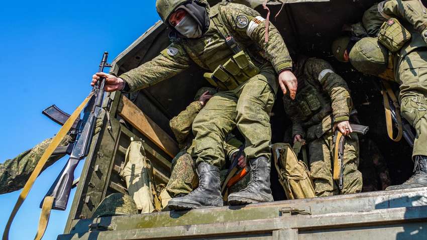 Россия продолжает перебрасывать в Украину силы из другой страны