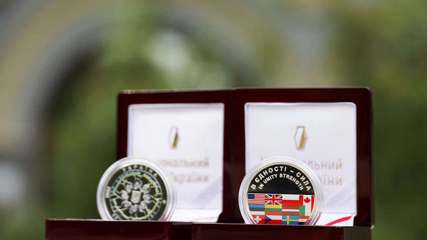 НБУ випустив нові колекційні монети: як виглядають (Фото)