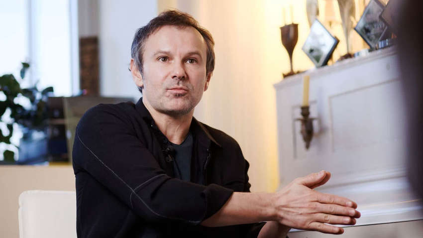 Вакарчук розкритикував Зеленського за "тикання" добровольцю "Азова"