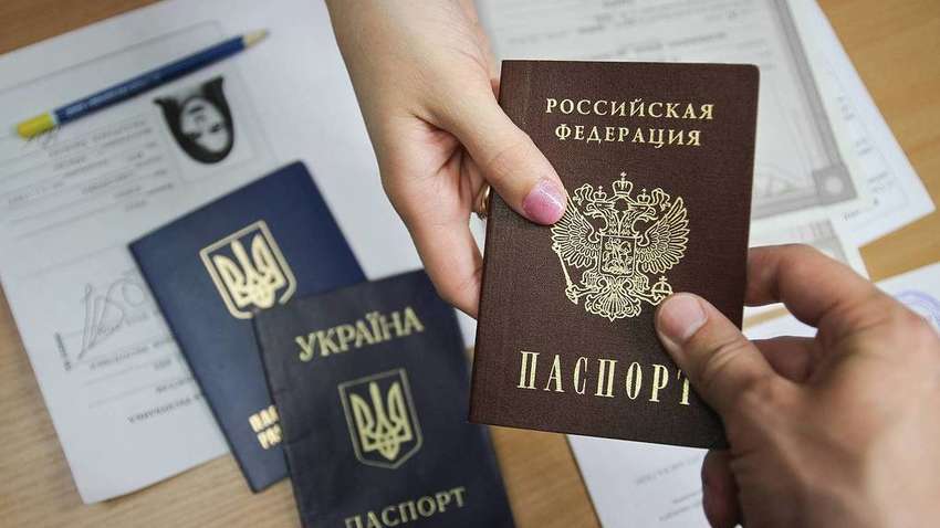 У Зеленского рассказали, что ждет жителей Донбасса, получивших российские паспорта У Зеленского рассказали, что ждет жителей Донбасса, получивших российские паспорта