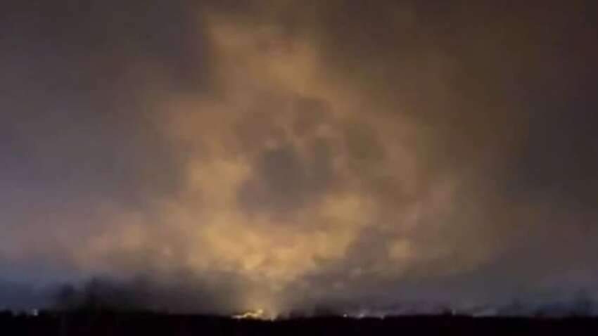 В Великом Новгороде атакован важный для РФ объект: зарево на весь город В Великом Новгороде атакован важный для РФ объект: зарево на весь город