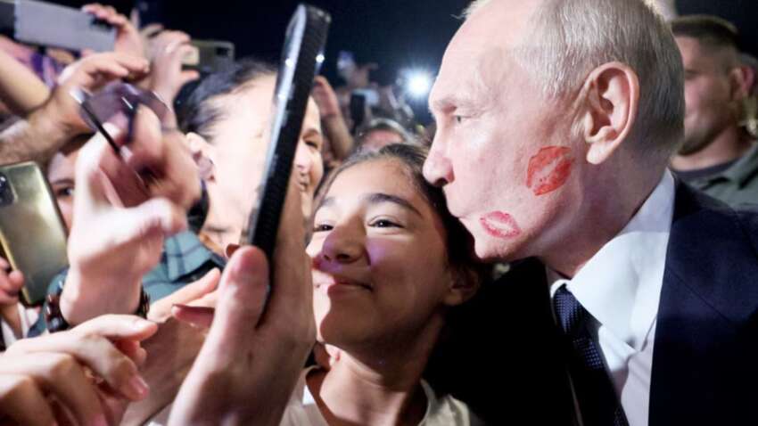 Путин резко увеличил количество "выходов в народ": что стало причиной