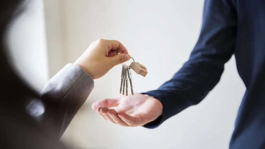 Які податки потрібно сплачувати при купівлі чи продажу житла