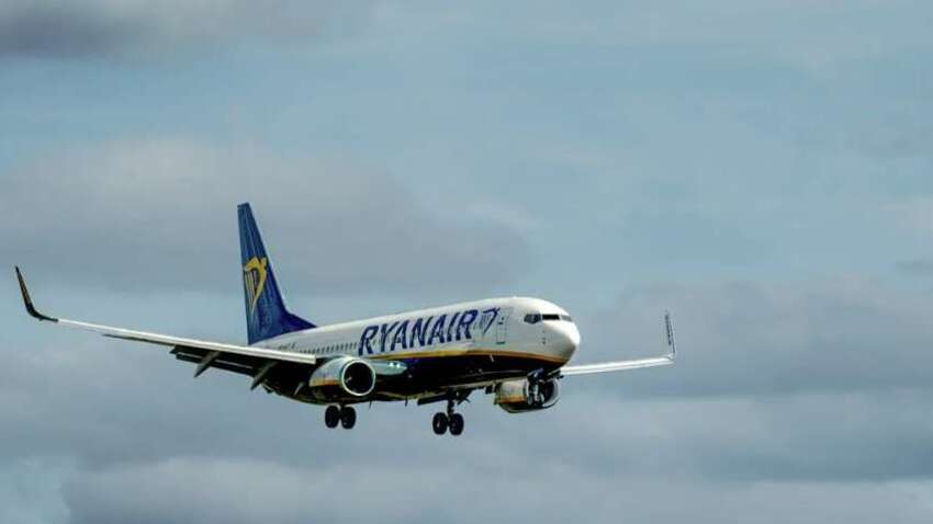 Казус в аэропорту Франции: самолет Ryanair забыл 150 пассажиров
