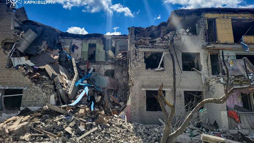 Окупанти масовано обстріляли Харківщину: є загиблі та поранені Окупанти масовано обстріляли Харківщину: є загиблі та поранені