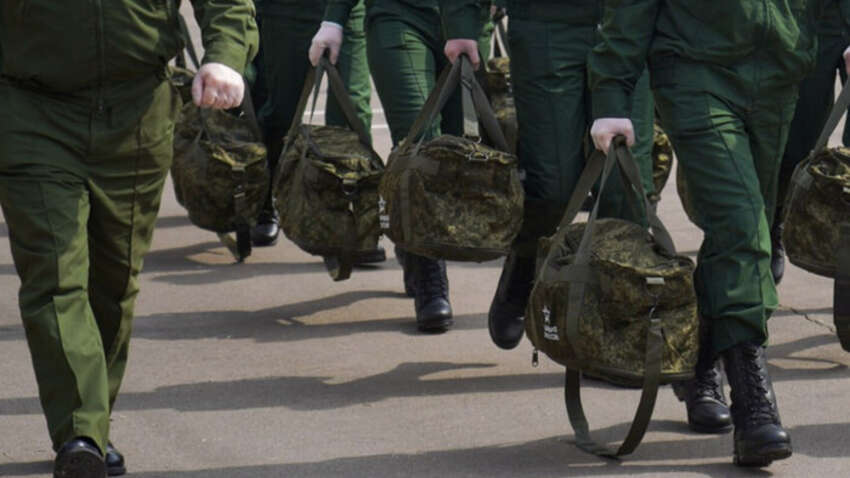 Боржників у Донецьку відправляють на фронт в обмін на списання заборгованості за кредитами Боржників у Донецьку відправляють на фронт в обмін на списання заборгованості за кредитами