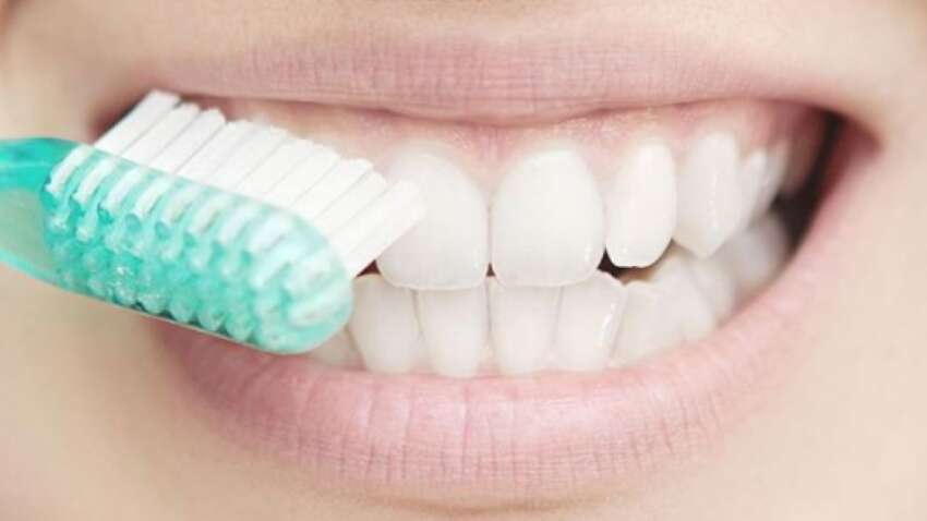 Порада від стоматолога: не робіть ці 4 помилки перед чищенням зубів