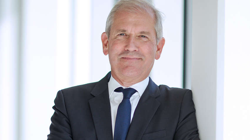 Убытки не мешают бонусам: в Германии требуют объяснить высокую зарплату брата Шольца Убытки не мешают бонусам: в Германии требуют объяснить высокую зарплату брата Шольца