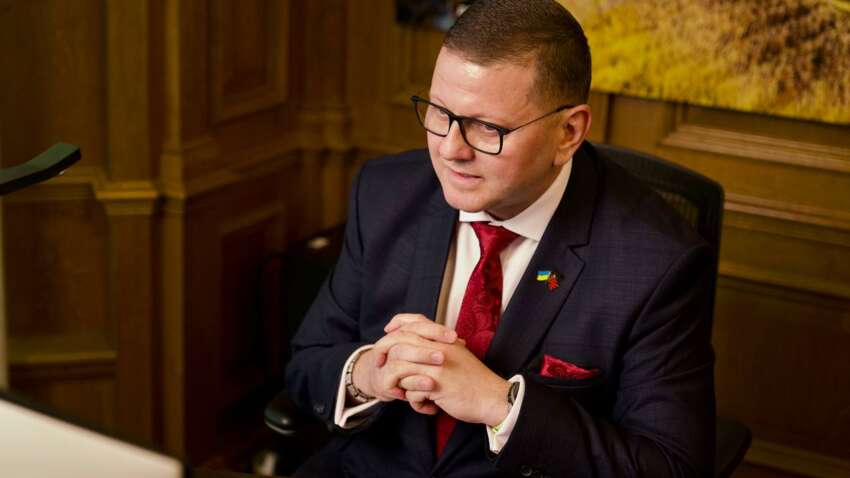 "А де червоний лак для нігтів": Безугла висміяла новий лук Залужного (ФОТО)