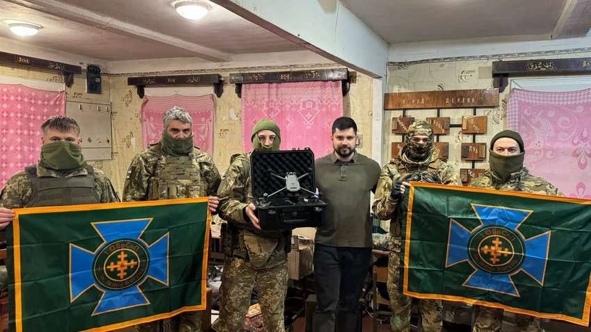 Развязка скандала. Депутат Качура, как и обещал, передал в бригаду Черновол современный дрон Развязка скандала. Депутат Качура, как и обещал, передал в бригаду Черновол современный дрон