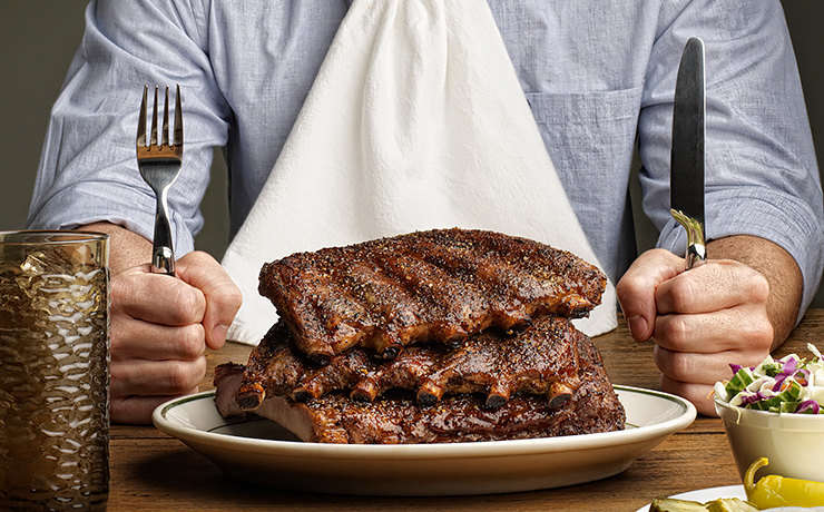 Перестаньте это делать: пять самых вредных пищевых привычек мужчин