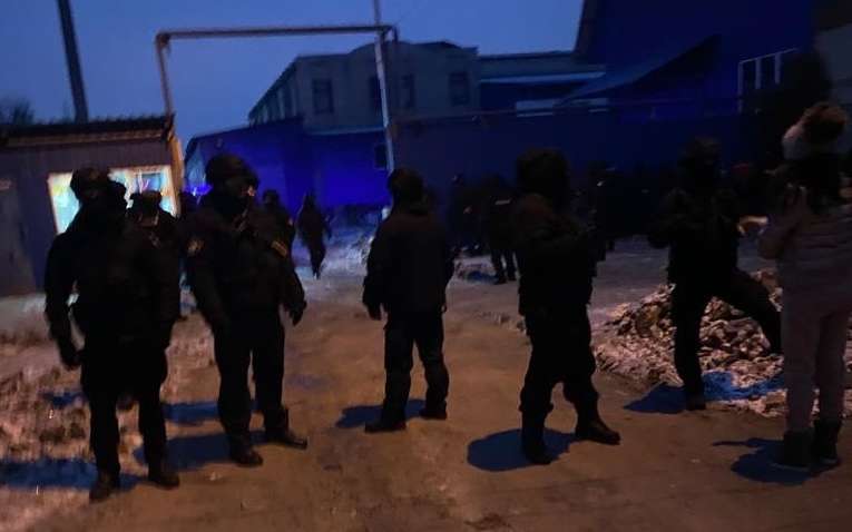 Співробітники харківського виробника лінолеуму заявляють про рейдерське захоплення підприємства за участю "Тора"