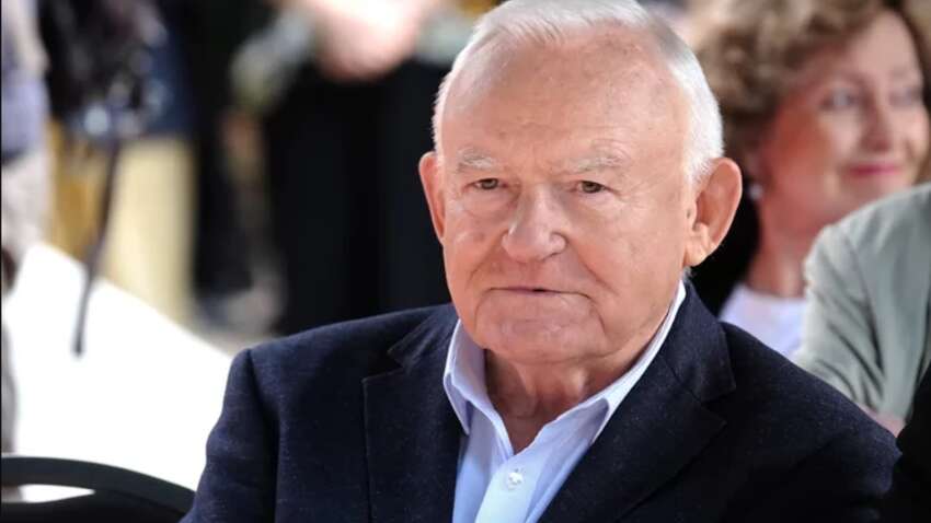 Бывший премьер Польши заявил, что Украина проигрывает войну из-за Бандеры