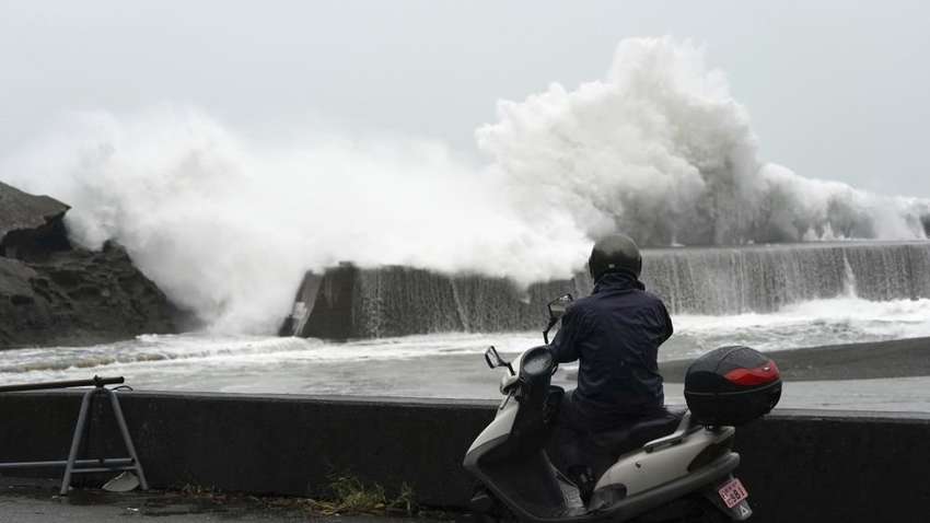 Майже 2000 авіарейсів скасовано в Японії через тайфун "Хагибис"