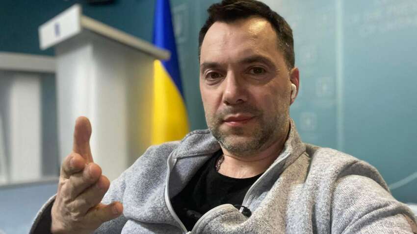 Мир делится пополам: Арестович назвал новую угрозу для России Мир делится пополам: Арестович назвал новую угрозу для России