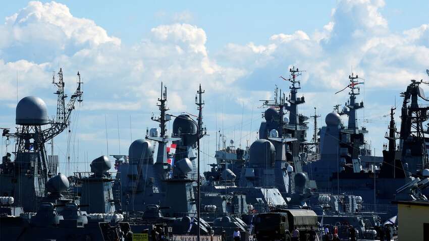 В РФ панический страх при Путине: назван показательный момент отмены парада в Санкт-Петербурге В РФ панический страх при Путине: назван показательный момент отмены парада в Санкт-Петербурге