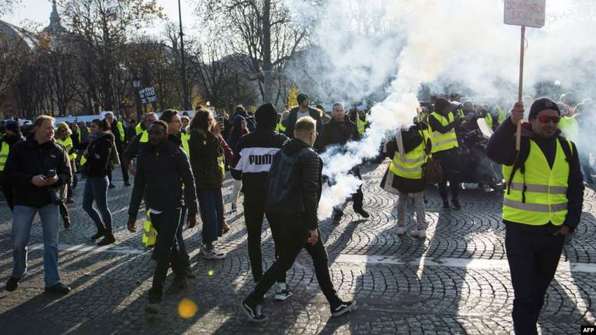 Во Франции возобновились протесты