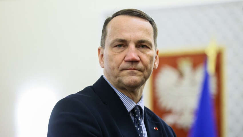 Між Польщею та Україною знову розбіжності: чим обурився глава МЗС Сікорський Між Польщею та Україною знову розбіжності: чим обурився глава МЗС Сікорський