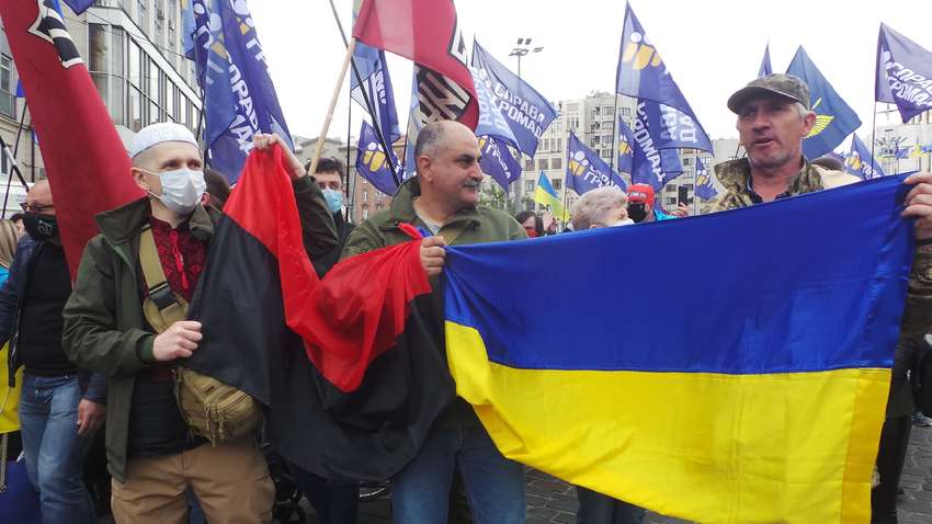"Стоп Реванш": у дома Зеленского прошел митинг протеста 