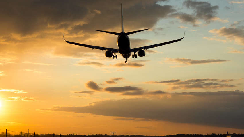 Зупинка авіасполучення з Білоруссю: чи збільшить рішення уряду доходи України