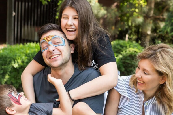 Фотофакт: дочка Зеленського роздавала обіди