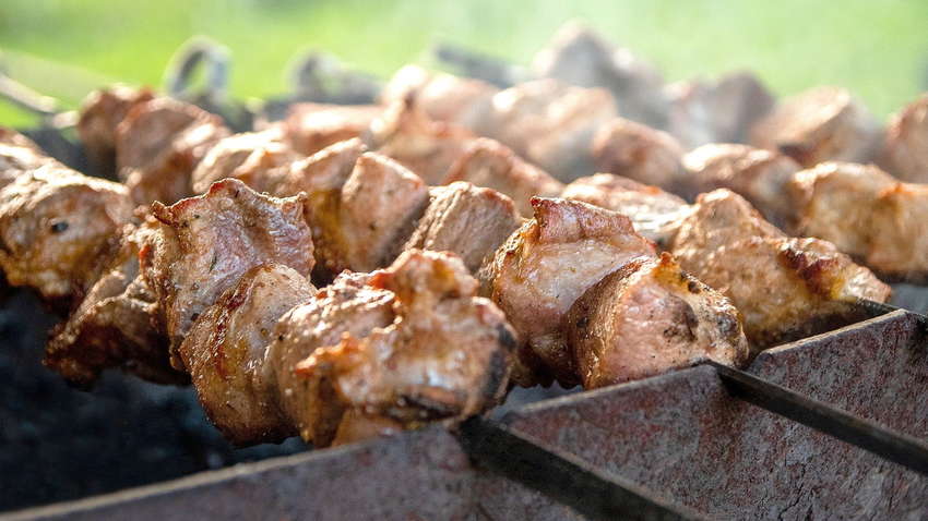 Какое мясо выбрать для шашлыка, чтобы он получился сочным Какое мясо выбрать для шашлыка, чтобы он получился сочным