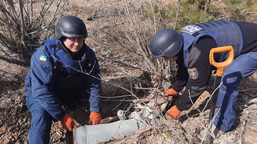 Сколько времени понадобится для разминирования территорий Украины