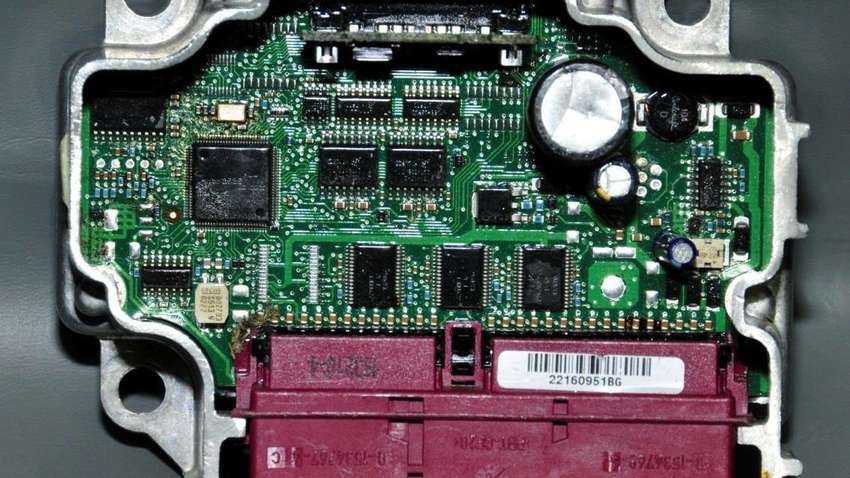 В Японии будут оснащать все легковые автомобили "черными ящиками" В Японии будут оснащать все легковые автомобили "черными ящиками"