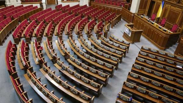 Первый вице-спикер ВР рассказал, сколько нардепов покинули Украину