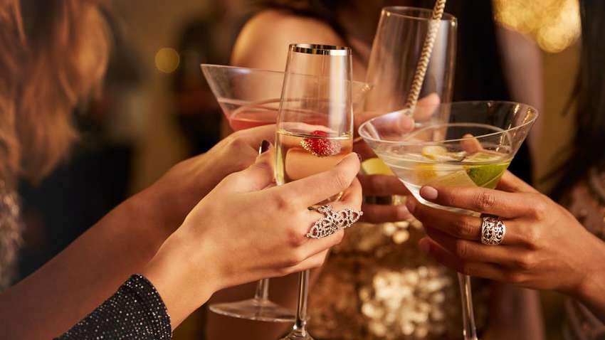 Ученые назвали полезный для женщин алкоголь