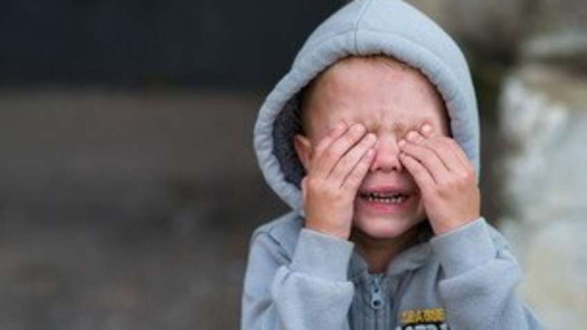 Папа и мама били по очереди: в Одессе на видео попало издевательства над ребенком  Папа и мама били по очереди: в Одессе на видео попало издевательства над ребенком