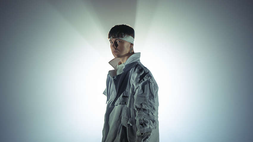 Во время выступления на собственном концерте, Артем Пивоваров устроил «догонялки» с охранником