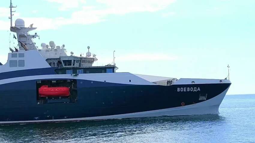 Для Путина построили новую яхту, замаскированную под корабль ВМФ РФ (ФОТО) Для Путина построили новую яхту, замаскированную под корабль ВМФ РФ (ФОТО)