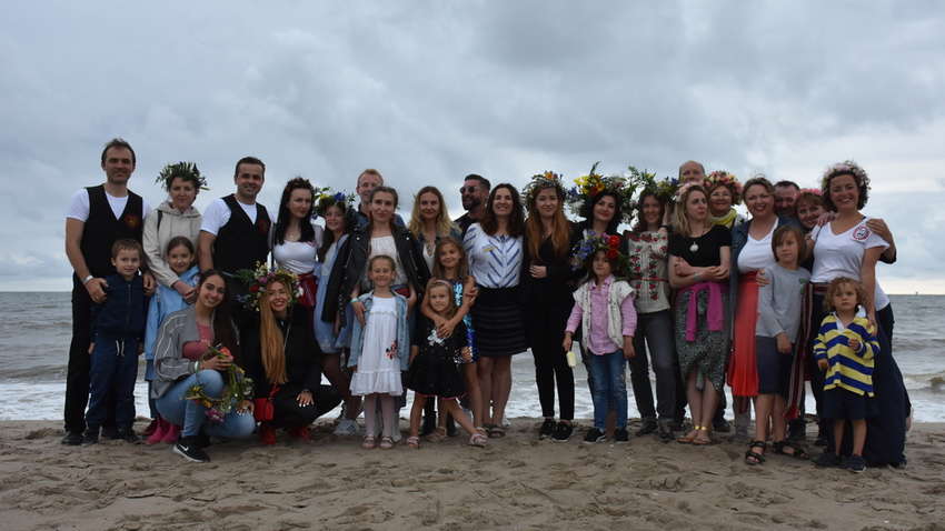 "Наши в Гааге": украинцы отметили Ивана Купала на берегу Южного моря