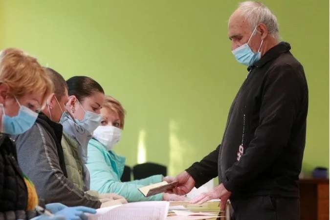 Домінування місцевих еліт і «слуги народу» - в кожній обласній і районній раді: підсумки місцевих виборів