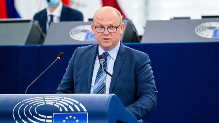 В ЕС призвали отреагировать на контакты Сербии со спецслужбами России В ЕС призвали отреагировать на контакты Сербии со спецслужбами России