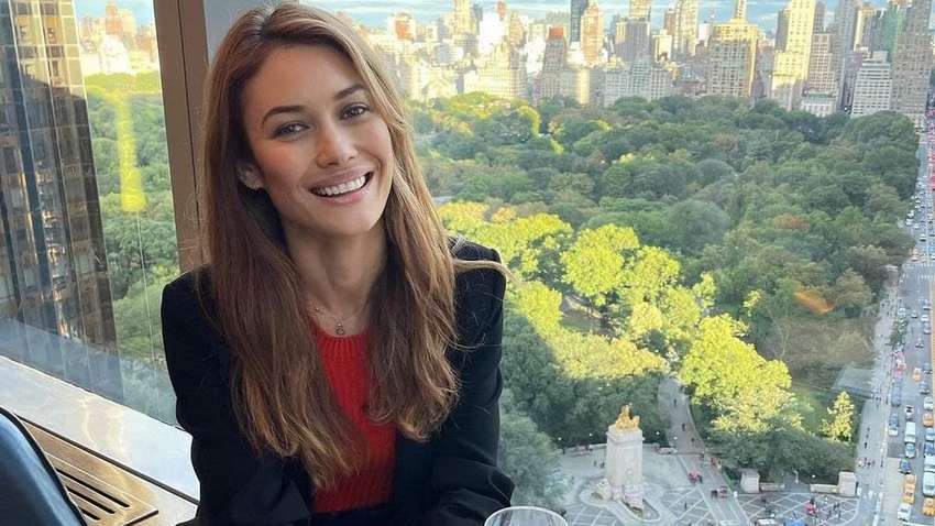 «Девушка Бонда» похвасталась стройными ножками (ФОТО)