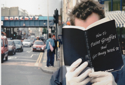 Лицо уличного художника Бэнкси покажут всему миру