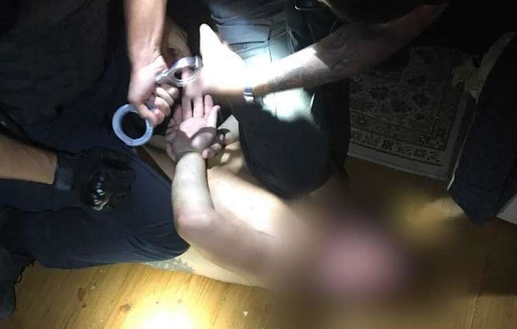 У Дніпрі зловмисник вистрілив поліцейському в ногу