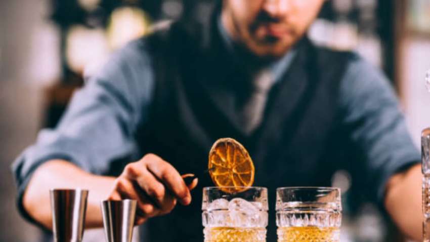 Электромобили уже надоели: Tesla взялась за производство алкоголя