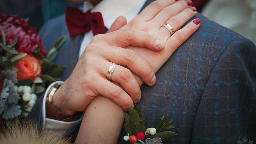 Учёные выяснили, что брак может стать защитой от депрессии