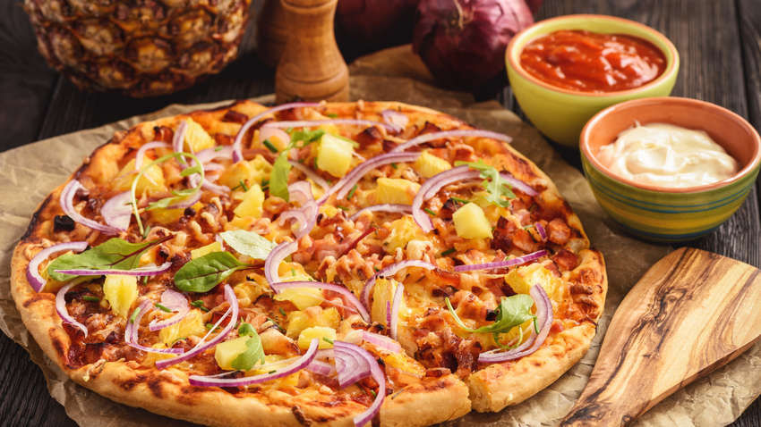 В Швейцарии требуют переименовать "гавайскую пиццу" с ананасами, чтоб защитить права гавайцев  В Швейцарии требуют переименовать "гавайскую пиццу" с ананасами, чтоб защитить права гавайцев