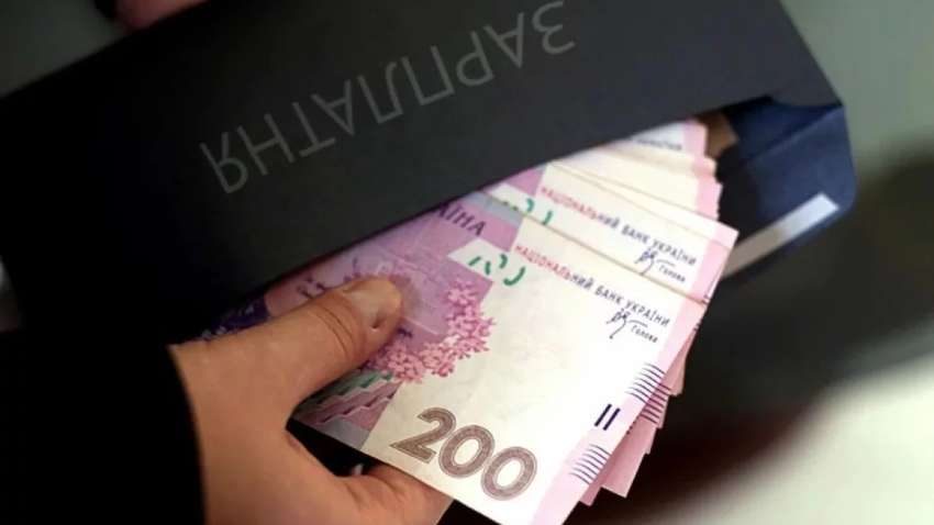 Стало відомо, хто з міністрів отримав зарплату 234 тисячі гривень