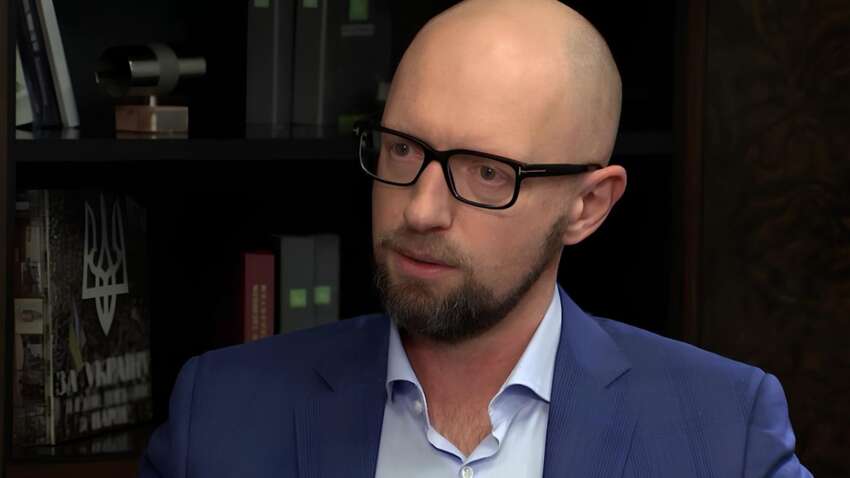 Бывшего премьер-министра Украины Арсения Яценюка внесли в базу МВД страны-агрессора Бывшего премьер-министра Украины Арсения Яценюка внесли в базу МВД страны-агрессора