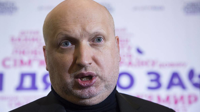 Турчинов стурбований можливим розслідуванням справи про анексію Криму, - журналіст