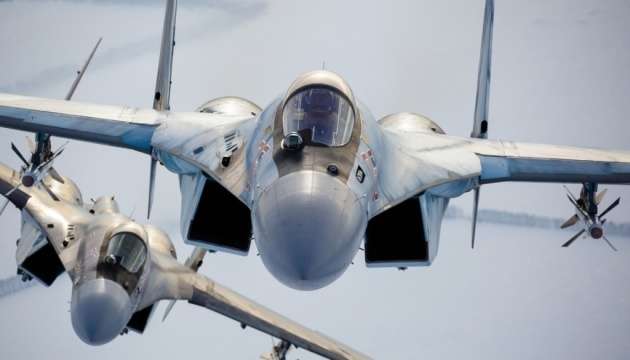 Розвідка: після вибухів у Криму росіяни переміщують свої літаки на територію РФ Розвідка: після вибухів у Криму росіяни переміщують свої літаки на територію РФ