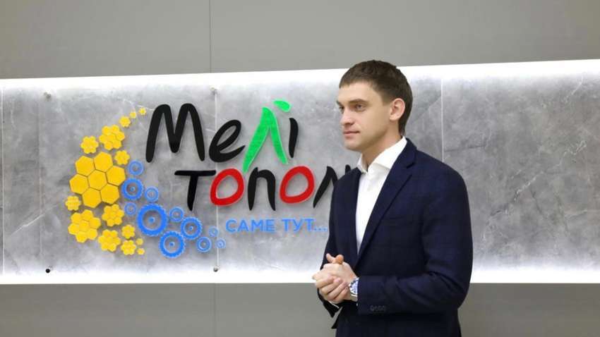 Жители Мелитополя услышали мощные взрывы и увидели пожар: стало известно, что произошло 