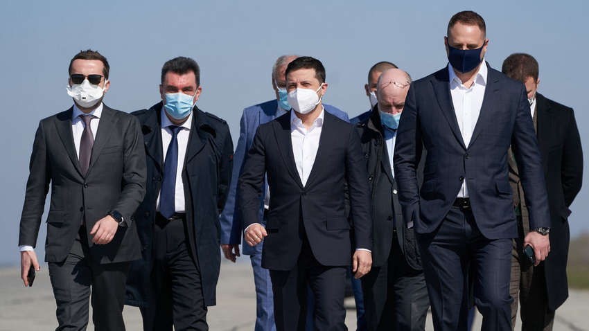 У Зеленского рассказали, зачем президент встречал груз "Эпицентра"