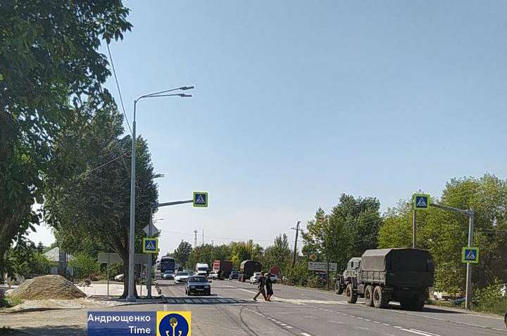 В Мариуполе заметили грузовики РФ с новой маркировкой: какая аналогия с операцией ВСУ на Курщине